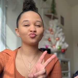 Meet your Posher, Niya